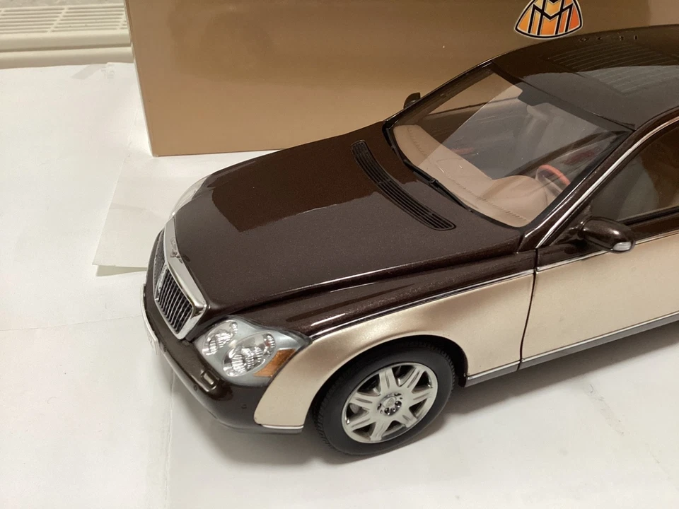 Autoart 1:18, MAYBACH 62, Ledersitze, gold braun metallic, DEALER EDITION, OVP - Bild 3 von 4