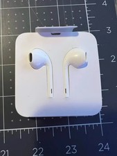 Apple EarPods with Lightning Connector In Ear Headset - White NEW NEVER USED
