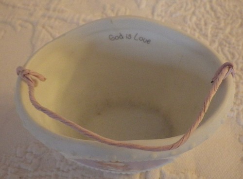 Precious Moments Basket Goose 1994 2" de alto - Imagen 2 de 4