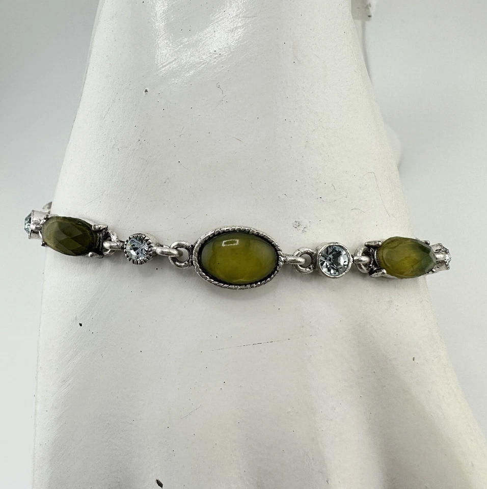 "Brazalete de tenis de 7"" tono plata con acento de diamantes de imitación de piedras preciosas verdes 1928" Foto 2 de 4