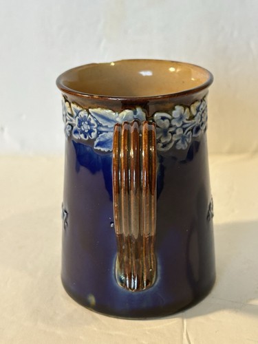 Tazza 1800 Doulton Lambeth Queen Victoria Diamond Jubilee firmata FJ Florrie Jone - Foto 4 di 9