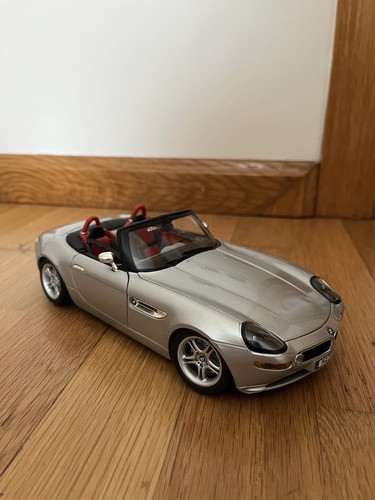 Burago 1/18 Scale Die Cast Model BMW Z8 - Silver - Imagen 2 de 4