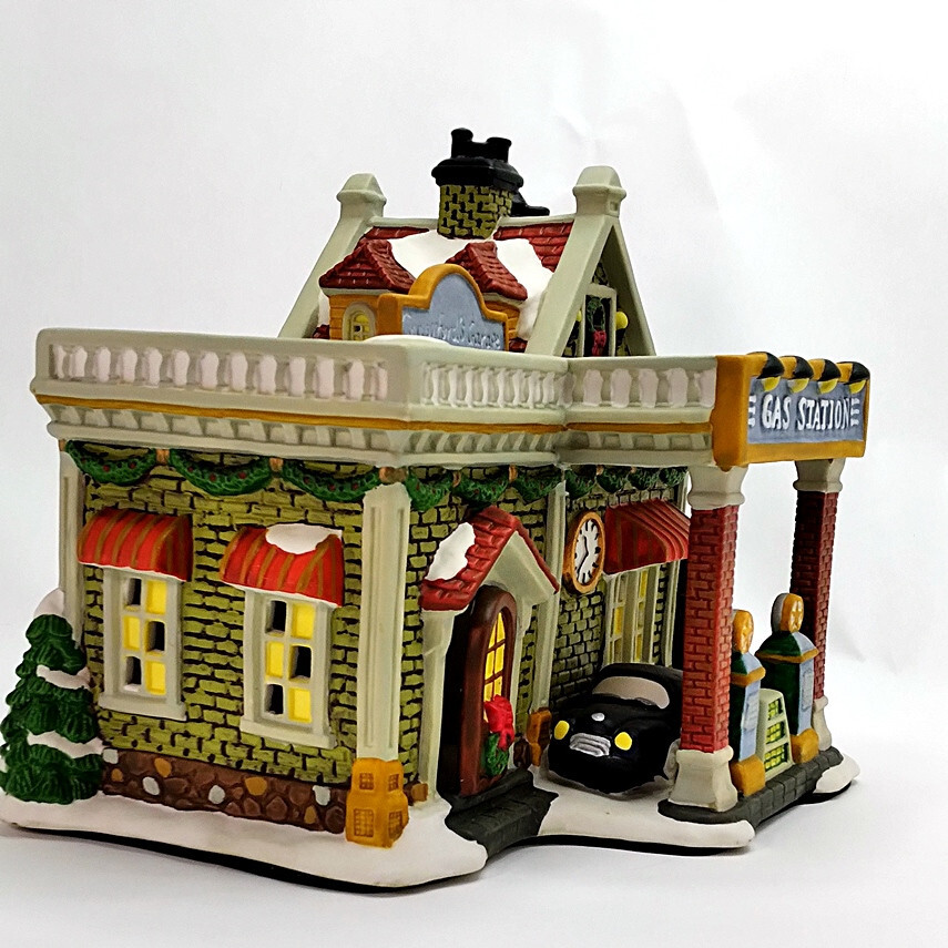Lemax Carole Towne / Crawford's Garage & Gas Station / 2004 / Christmas