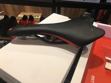 Astute Skylite SR Sella Bici Nero-Rosso-NERO 135mm Carbon Rail Road