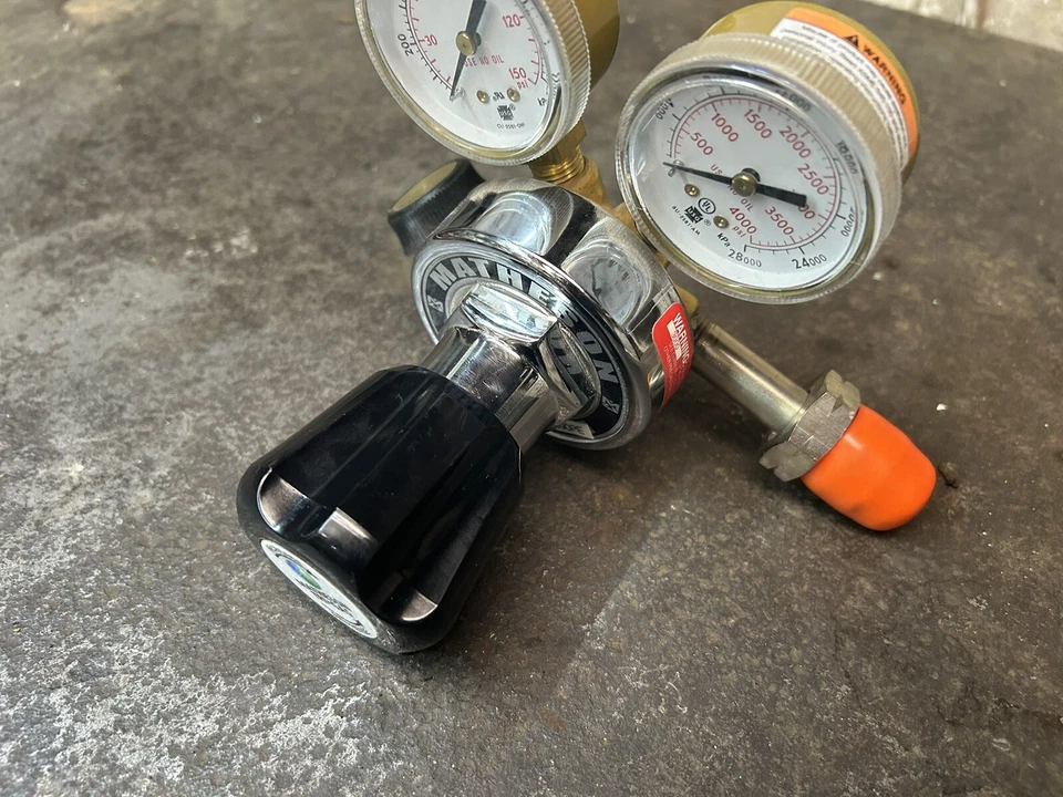 Regulador de propósito general Matheson Tri-Gas 18L-590PE Foto 4 de 4