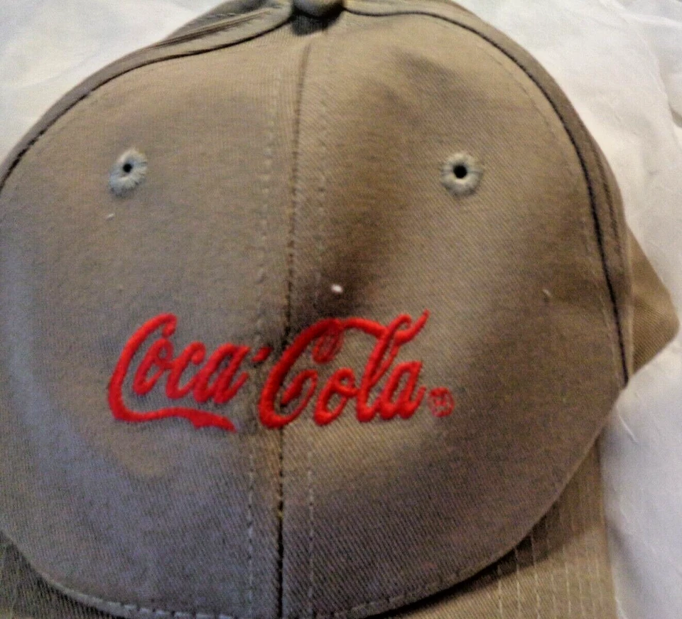 Gorra de béisbol ajustable Coca-Cola de colección talla única para la mayoría de los sujetadores de gancho/bucle Foto 2 de 4