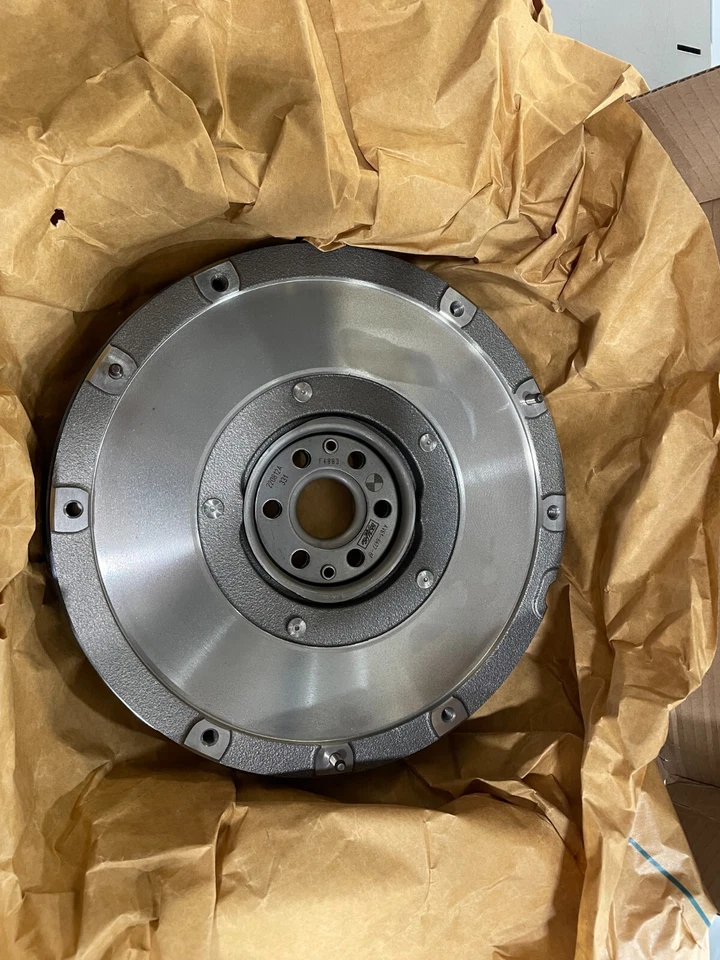 Ford FLYWHEEL ASSY (C-Max, Focus, Kuga, Mondeo & S-Max - 2527432 - AV61-6477-BF - Image 3 of 4