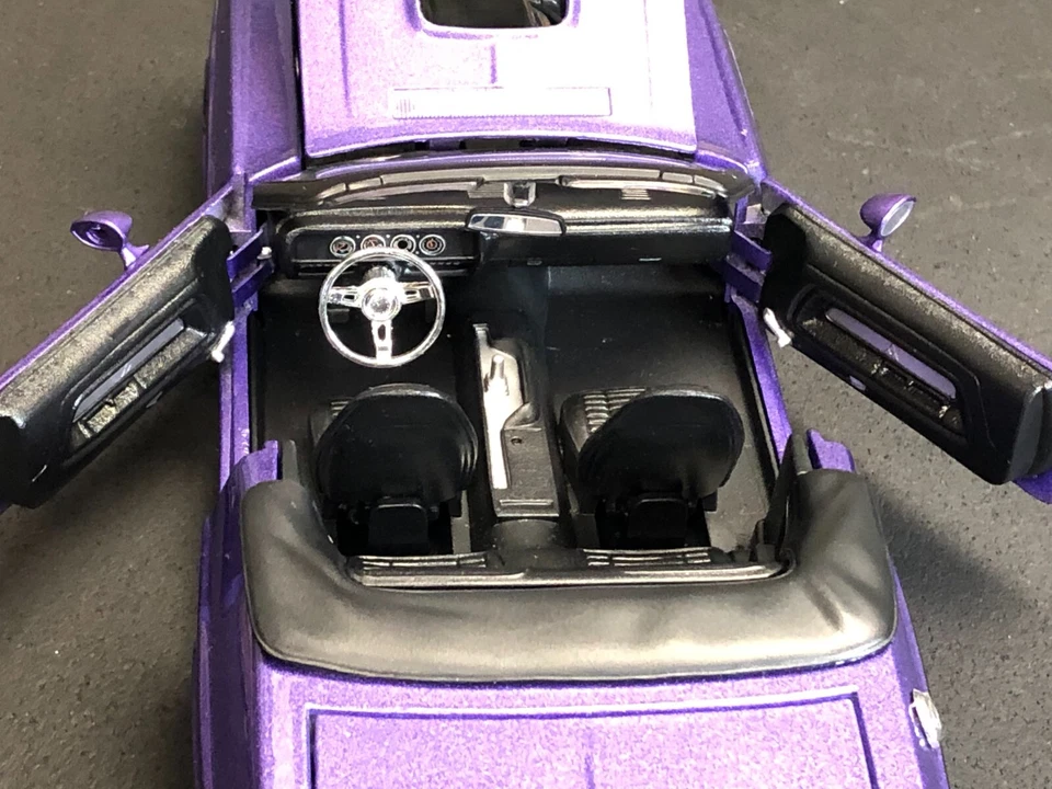 1:24 Diecast Car MAISTO PURPLE 1970 DODGE CHALLENGER R/T No Box - Image 4 of 4