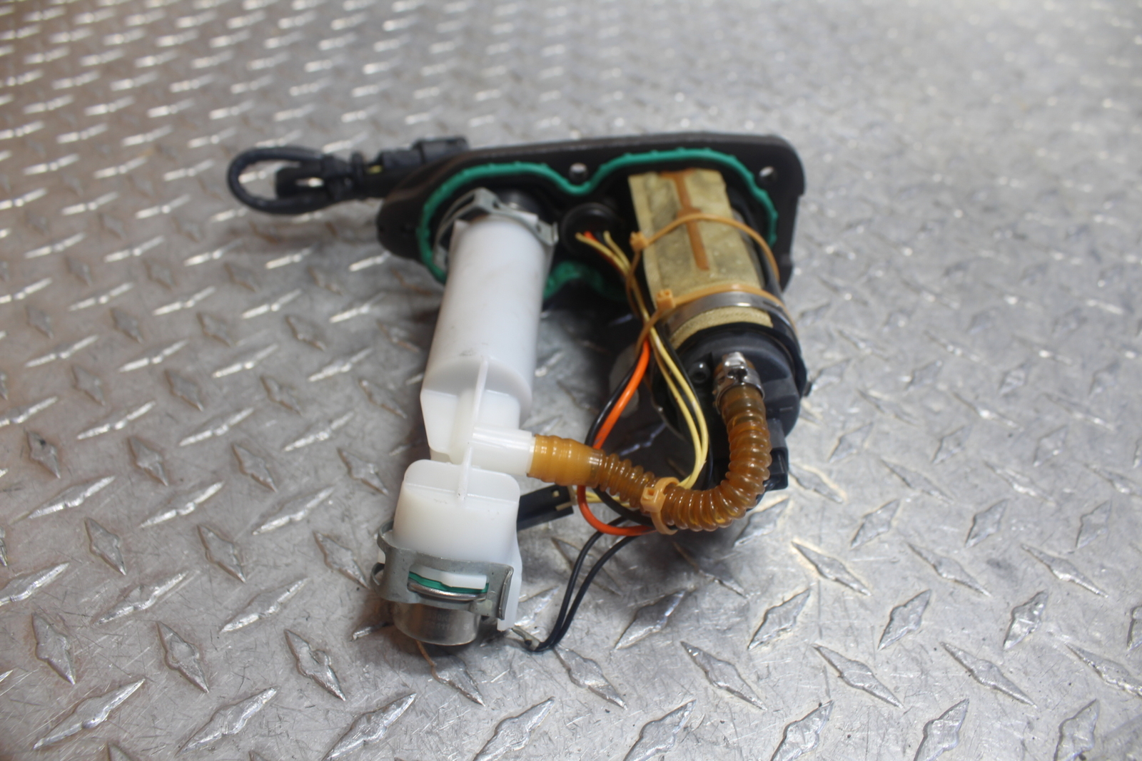 2011 HarleyDavidson Sportster 1200 Custom XL1200C OEM FUEL GAS PUMP