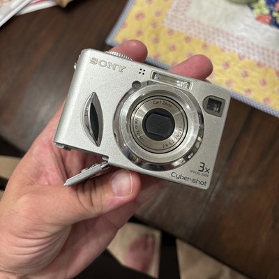Sony Cyber-shot DSC-W7 7.2MP Digital Camera - Silver
