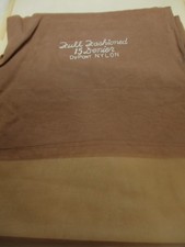 1 PR VINTAGE UNBRANDED DK SEAMED FULL FASHION SHEER NYLON STOCKINGS 9 1/2 M BEIG