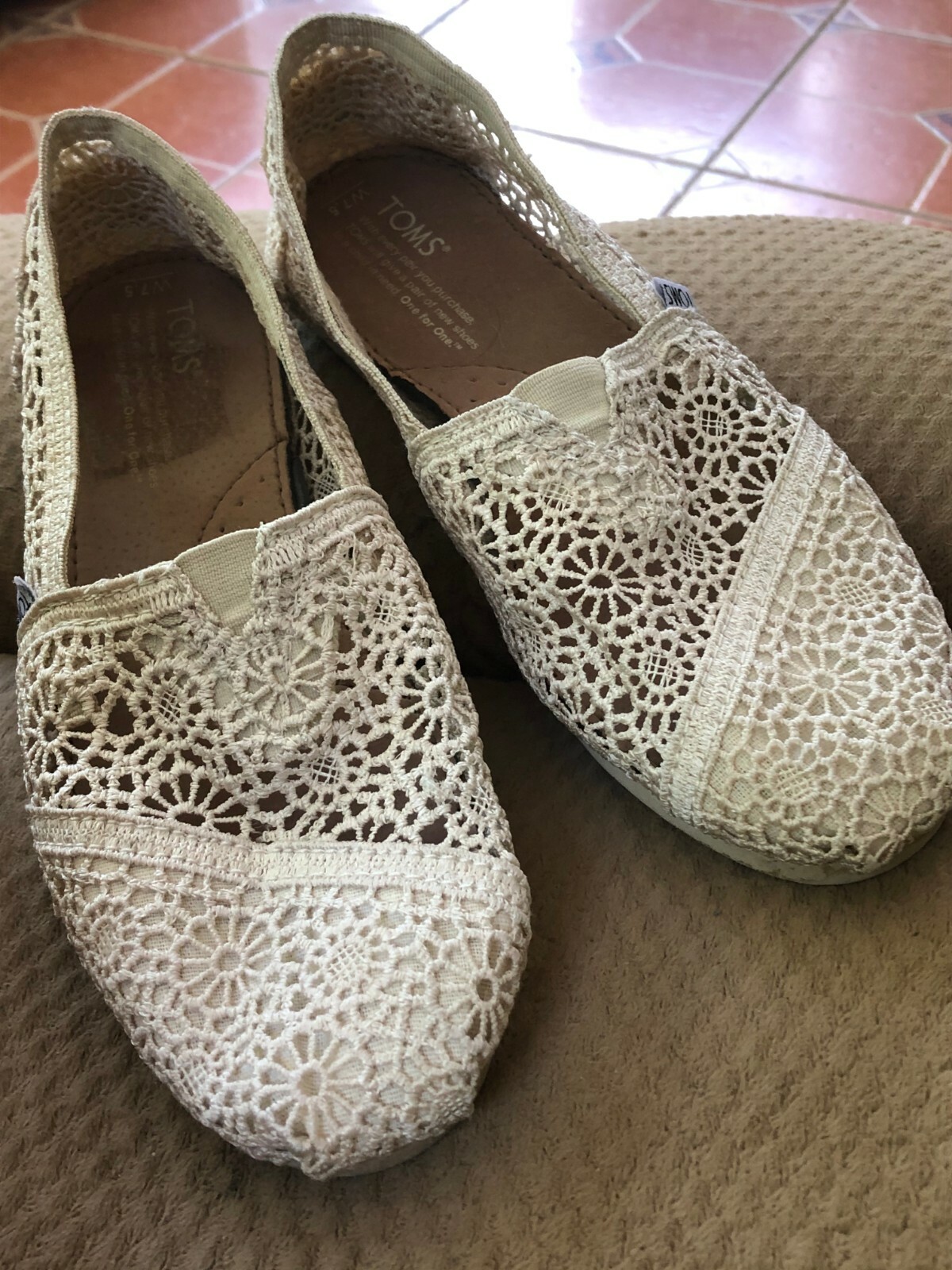 ivory lace toms