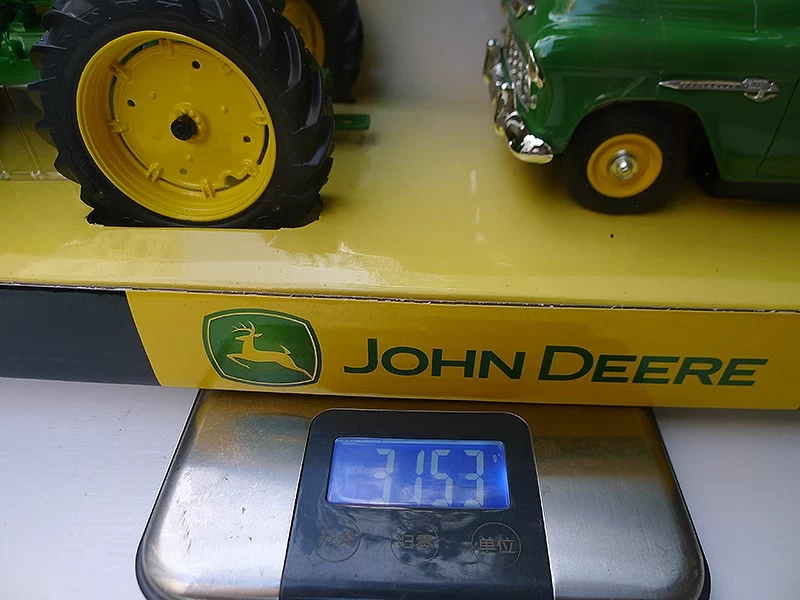 Conjunto de trator de gramado e jardim John Deere 1963 1/16 110 e 2013 X320 50º aniversário - Imagem 3 de 4