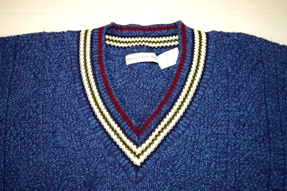 Suéter Vintage Talla M Años 80 Geoffrey Beene Azul Cuello en V Marfil Granate Borde Hecho en EE. UU. Foto 2 de 4