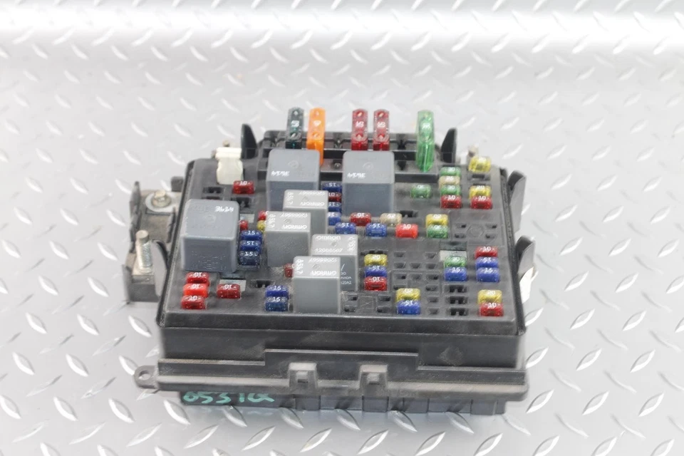 00-02 SIERRA 4.8L Engine Electrical Power Fuse Relay Power Distribution Box OEM Foto 2 de 4