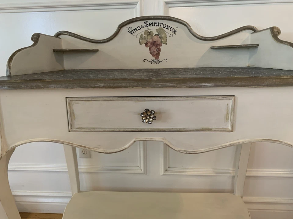 Elegante gabinete de gasa inspirado en el romance de la región vinícola francesa Foto 2 de 4