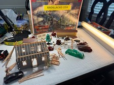 O SCALE-PLASTICVILLE FARM, HOUSE UNDER CONSTRUCTION, MORE L2474