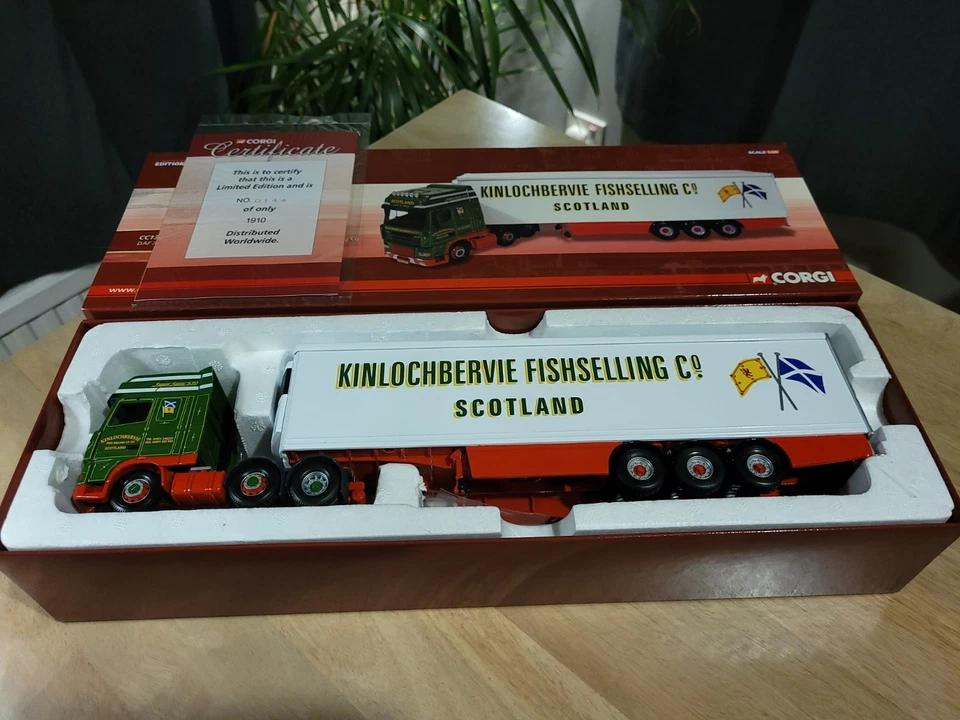 Corgi CC13239 DAF XF 530 SSC KInlochbervie Fishselling Co. Fridge Trailer New - Image 2 of 4