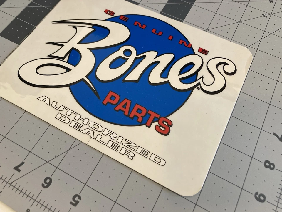 Piezas genuinas Bones - Pegatina grande de distribuidor de tienda de skate skate vintage RARA Foto 3 de 4
