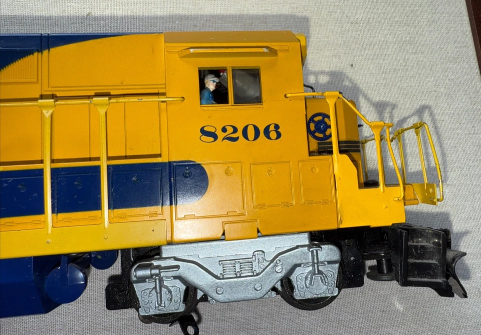 LIONEL~ O GAUGE ~ SANTA FE  DASH 8  40B DIESEL LOCOMOTIVE  CAB#8206  MFG#6-18206 - Image 2 of 4