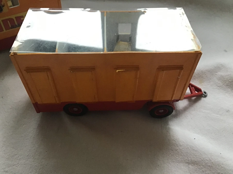 Camión para dormir y remolque Jean Pinder Circus código 3 escala 1:50 - fabricante desconocido Foto 4 de 4