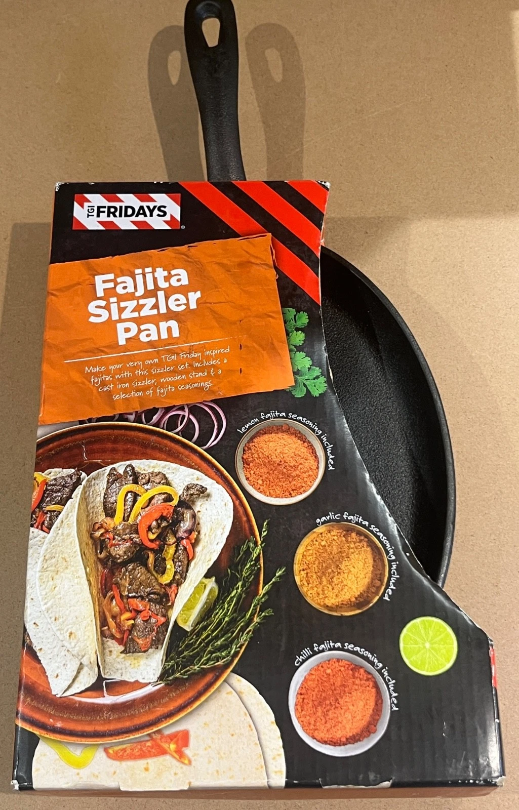 TGI Fridays - Fajita Cast Iron Sizzler Pan & Wooden Stand & Seasonings | BNIB