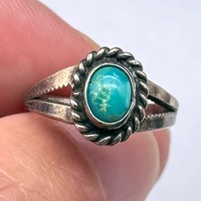 Petite Vintage Navajo Native Turquoise Silver Ring Size 5