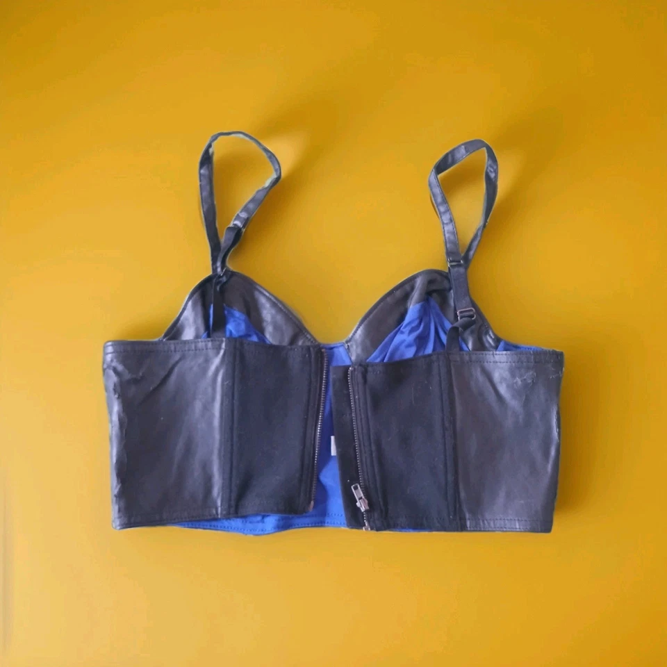 Bralette Lamour Nanette Lepore imitación cuero vegano negro grande USADO foto utilería Foto 4 de 4