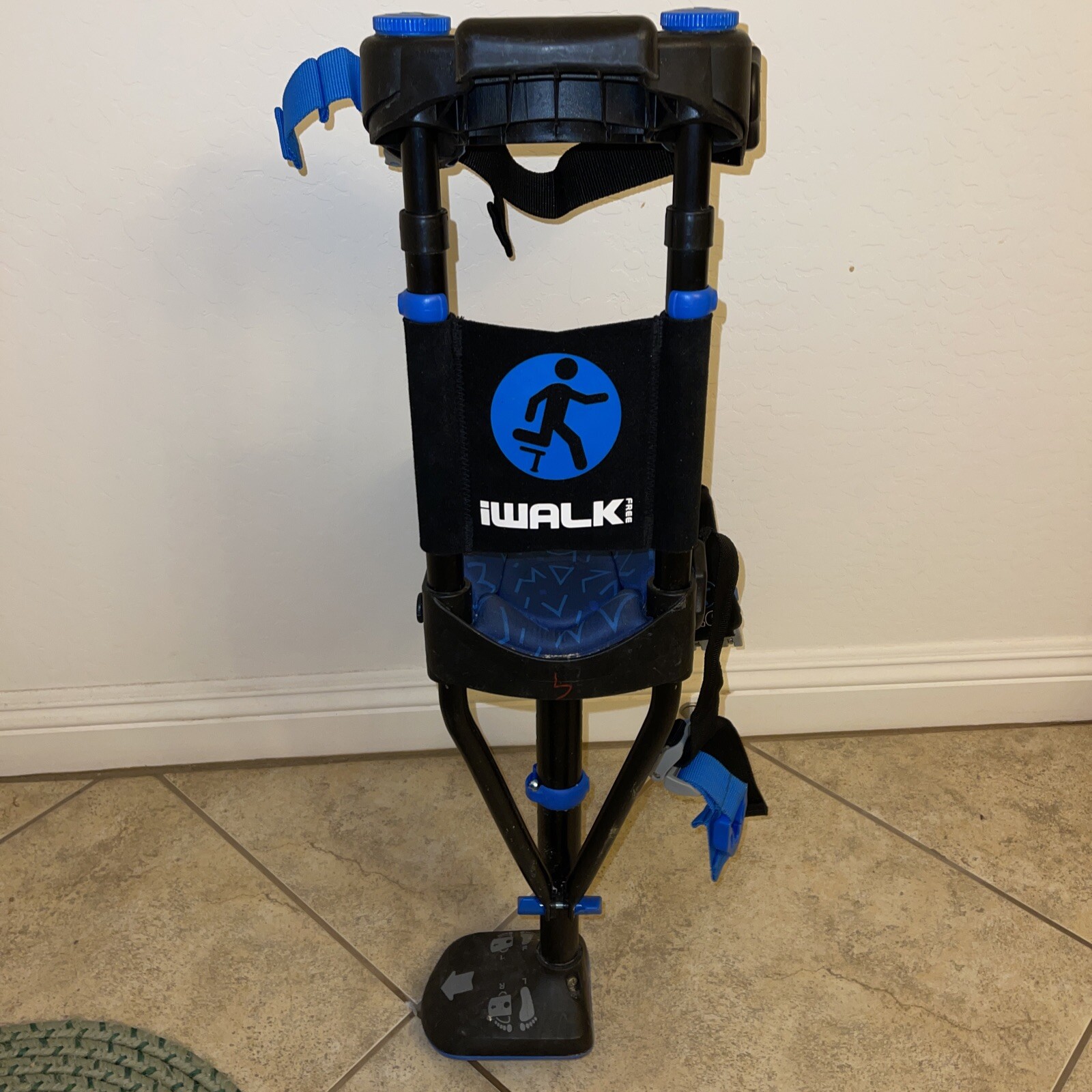 iWALK Free 3.0 Hands Free Crutch Pain Free Knee Crutch Alternative to