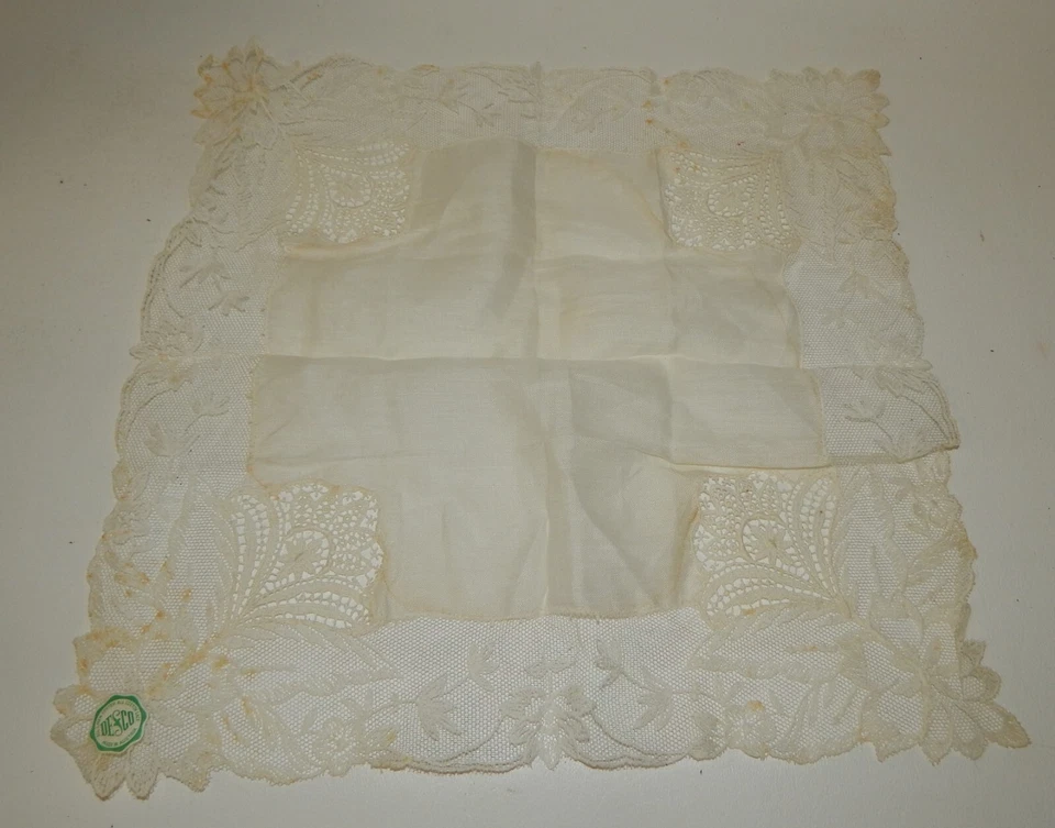 Lenço de renda e linho branco vintage Desco Austria - Imagem 2 de 3