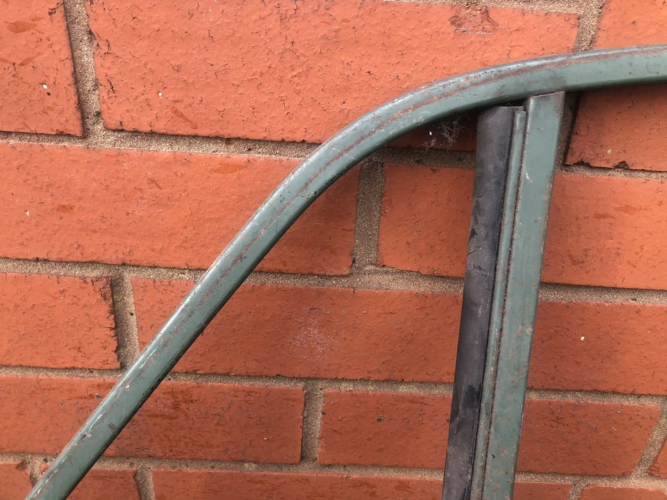 MORRIS MINOR 1000 2 DOOR SALOON CONVERTIBLE RH RIGHT HAND DRIVERS DOOR TOP FRAME - Image 4 of 4