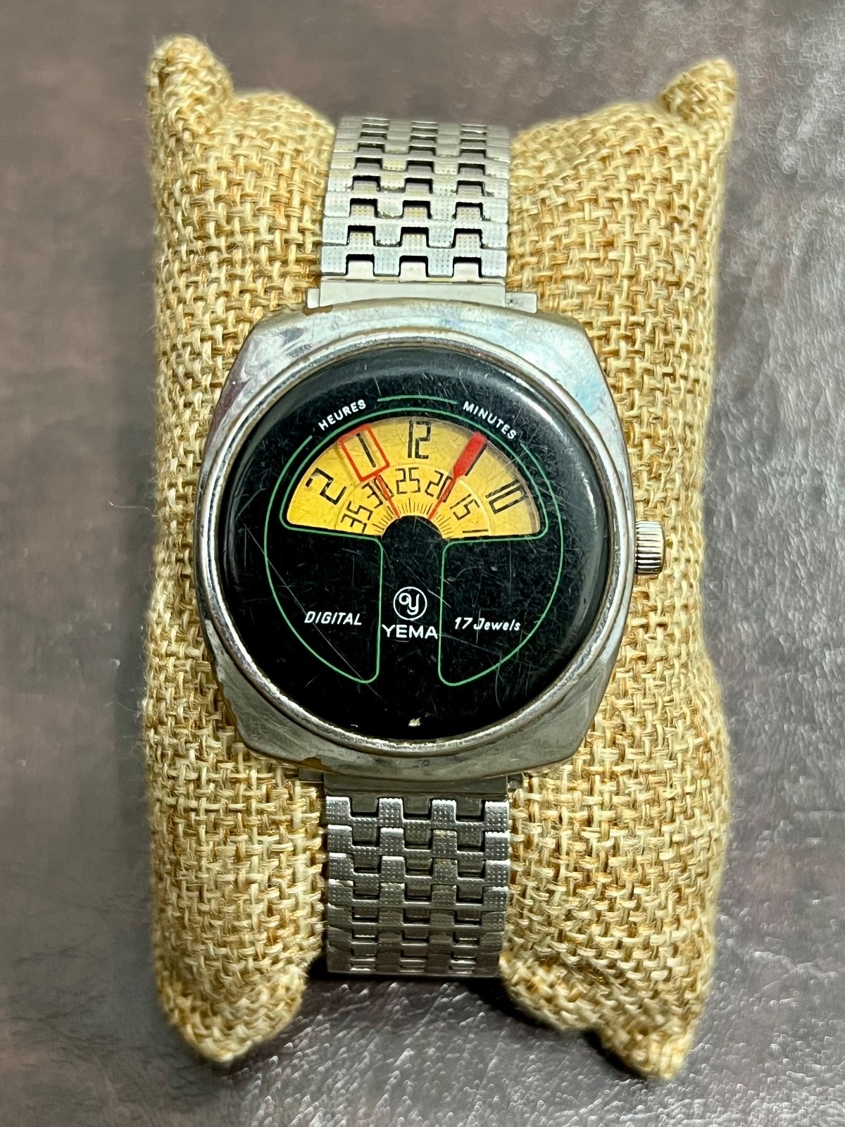 Made Minutes Yema Swiss Digital Watch 17 Jewels Heures - vintagewatches.pk