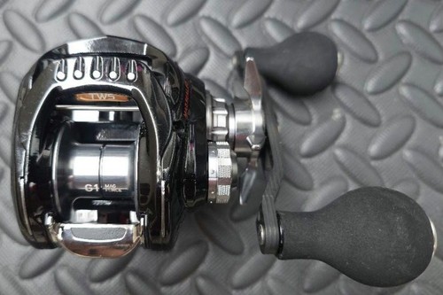 Daiwa 18 Zillion TW HD SH 1520SH Silver Baitcasting Reel Used From Japan - Picture 2 of 5