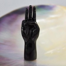 Bijoux En Bois Noir Avec Un Geste De Salutation À Trois Doigts Sculpté 2,59g