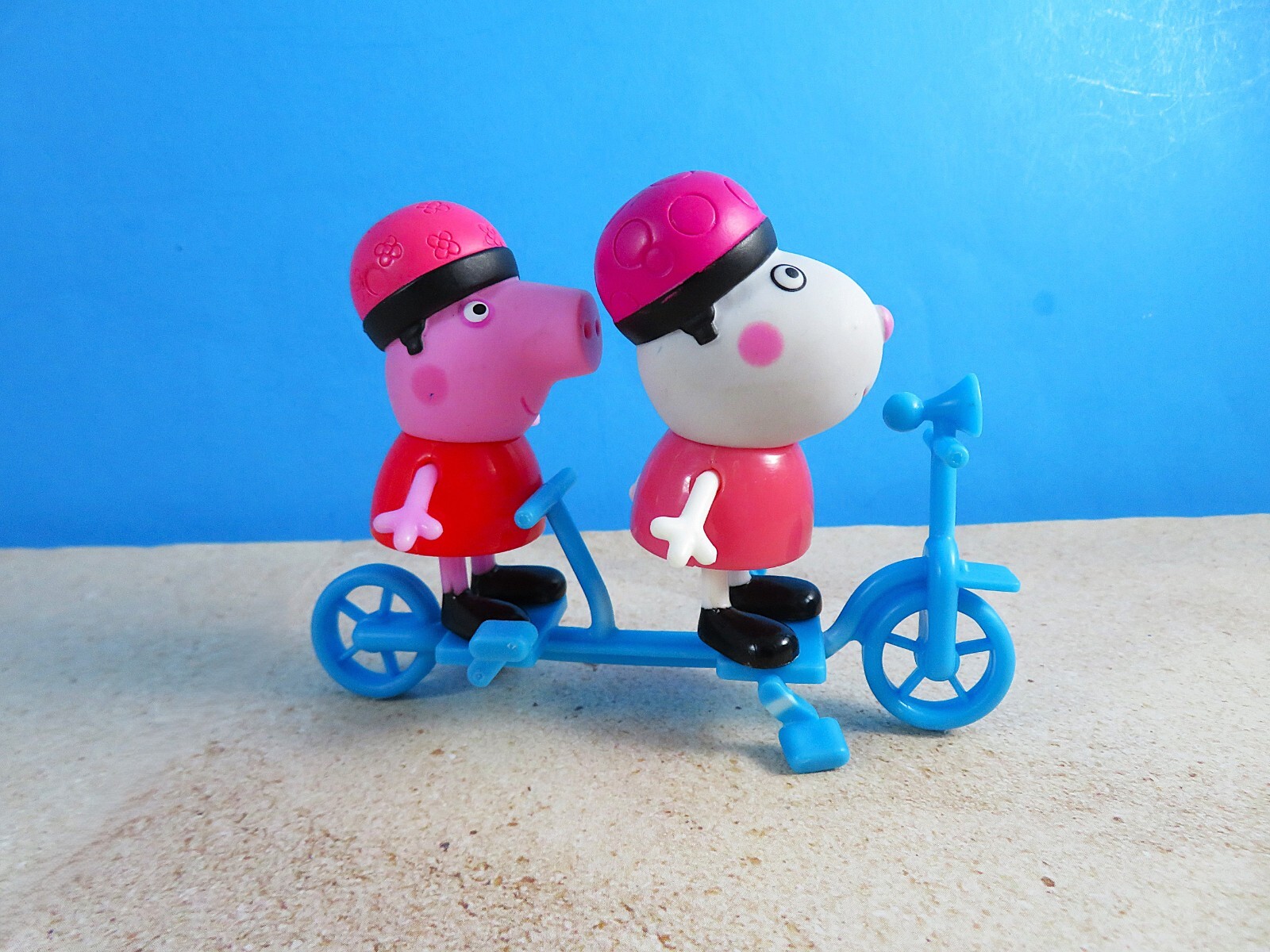 Peppa Pig Tandem Bike Playset W/ Helmeted Suzy Sheep And Pep