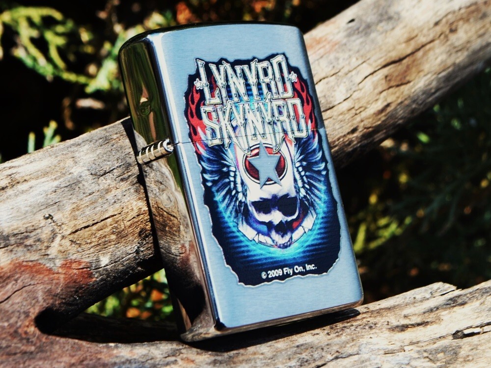 SUNNY BRIANのZippo Lion in Sunglasses Spectrum Windproof Lighter – Zippo USA