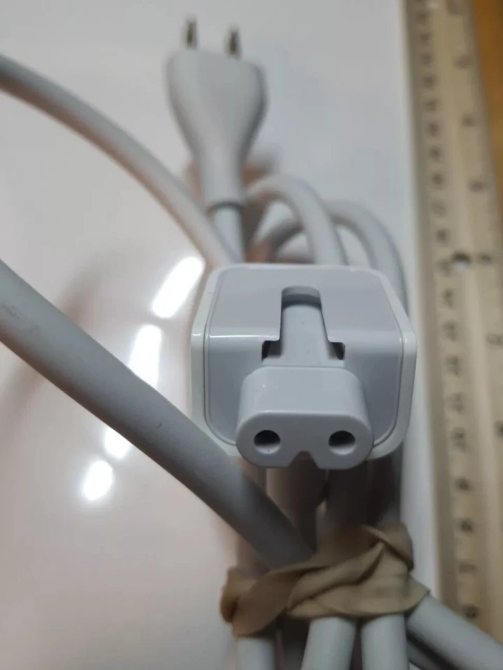 VOLEX #APC7H 6' POWER CORD EXTENSION FOR APPLE MACBOOK 2.5A 125V PREOWNED  - Image 2 of 4
