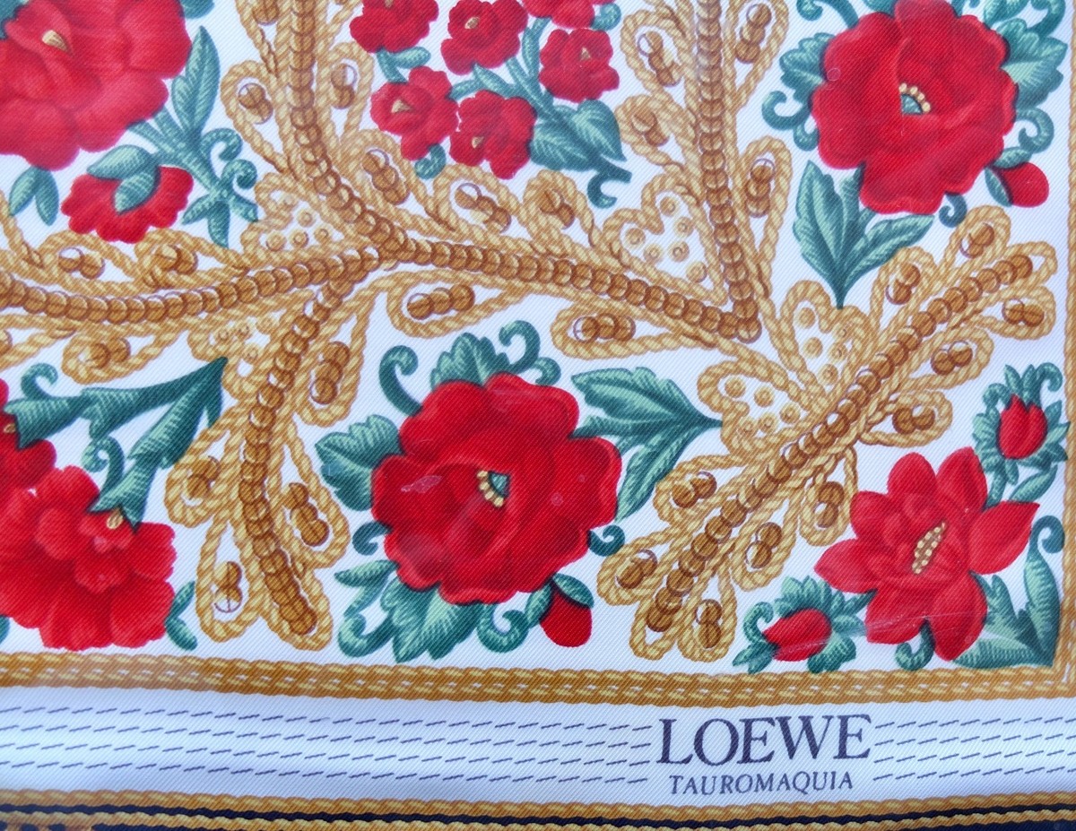美品 LOEWE TAUROMAQUIA VINTAGE SILK SCARF 美品 LOEWE TAUROMAQUIA VINTAGE SILK SCARF