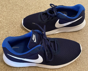 Nike Tanjun athletic sneakers with white swooshes. Blue size 7 NIKE Tanjun Boys Blue and White Running Shoes Sneakers  main image 4