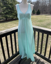 VASSARETTE Nightgown Gown Embroidery Feminine Dainty Nylon Green 70s Vtg Medium