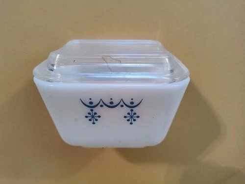 Vintage PYREX REFRIGERATOR DISH With Lid, Snowflake Garland 1-1/2 Cup, No. 501-B
