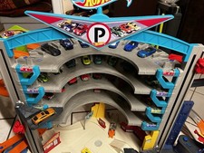 Große Hot Wheels Parkgarage   Licht & Sound ...