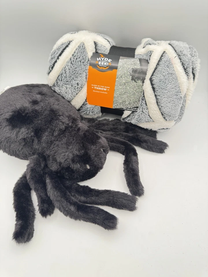 Hyde & EEK Halloween Spider Web Throw Blanket With Spider Pillow 2025 - Image 3 of 3