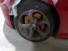 Used Wheel fits: 2017 Alfa romeo Giulia 18x8 5 spoke 5 circle design Grade A