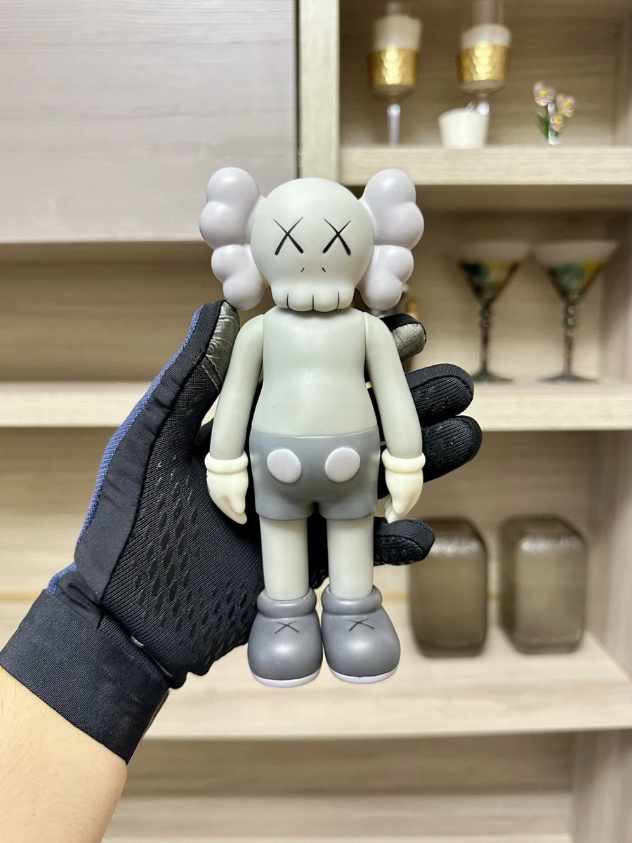 Preços baixos em MEDICOM KAWS Companion bearbrick figuras de ação