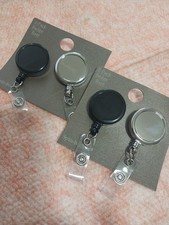 2 pks of 2 Retractible Badge Reels 4 pieces