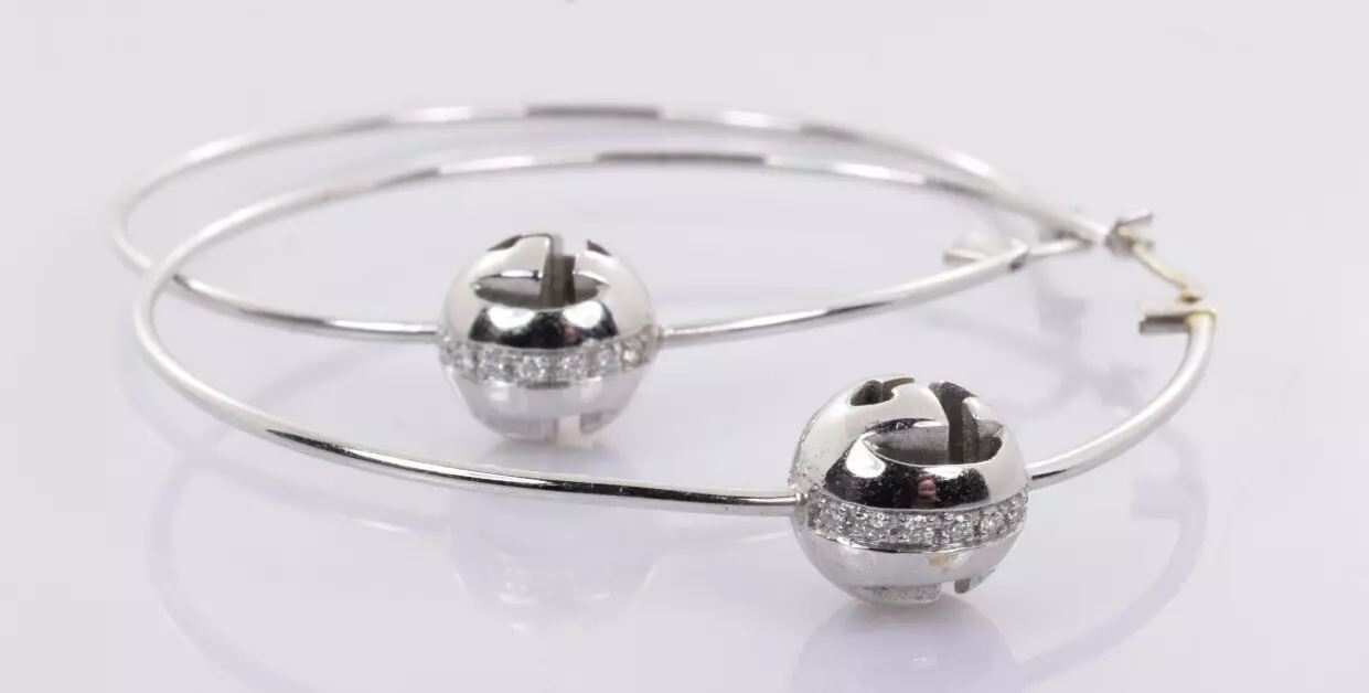 Boucles d'oreilles créoles diamantées Gucci en or blanc 18 carats