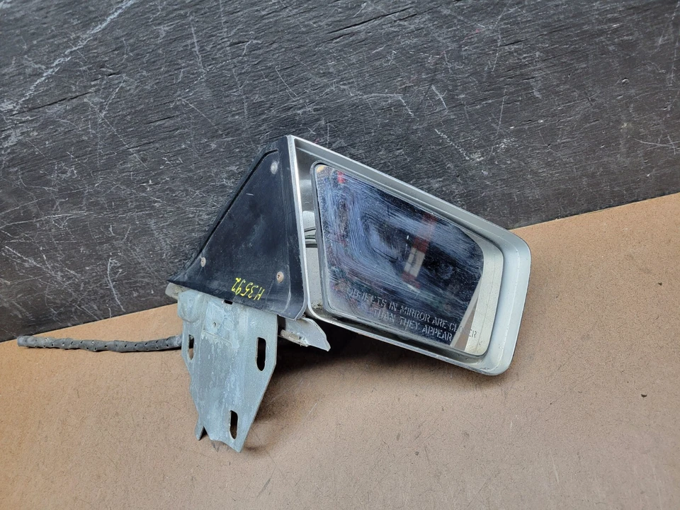 1981-1985 Buick Riviera пассажирское правостороннее зеркало с электроприводом H3592 - Изображение 2 из 4