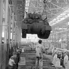 WW2 WWII Photo World War Two / M4 Sherman Tank Manufacturing Detroit Arsenal