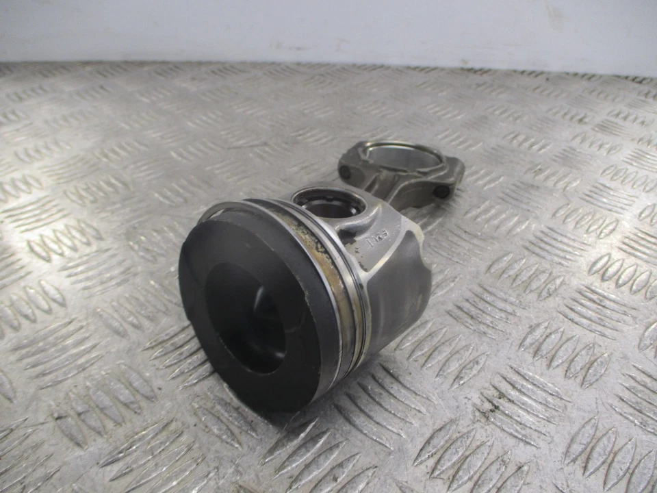 Alfa Romeo Stelvio 2017 2,2 JTD 55271838. Pistón y varilla de conexión 60K Foto 4 de 4